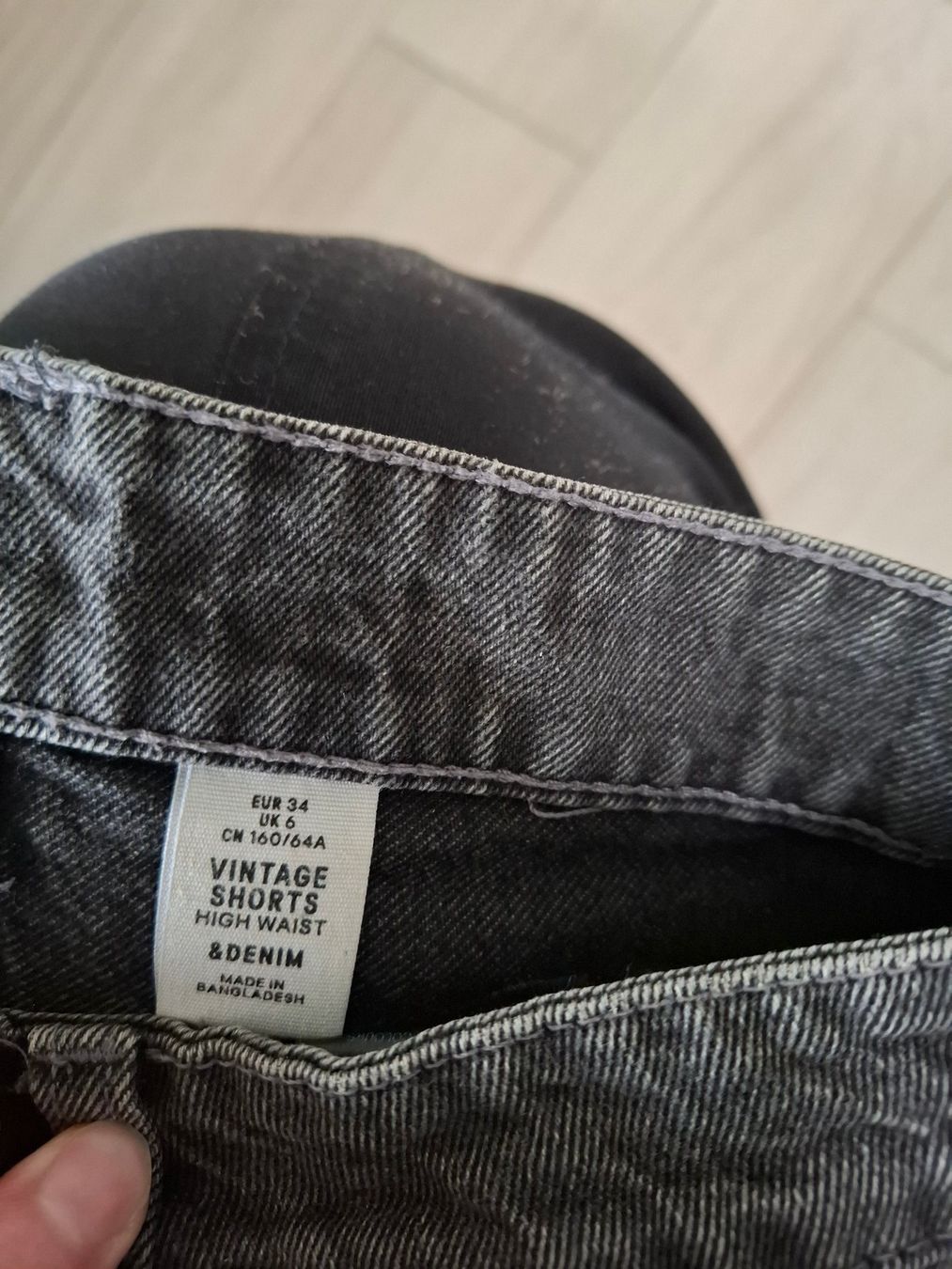 Hosen: Coole schwarze Shorts , Grösse 34 – Gebraucht aus Birmensdorf ZH von Ducati025 1