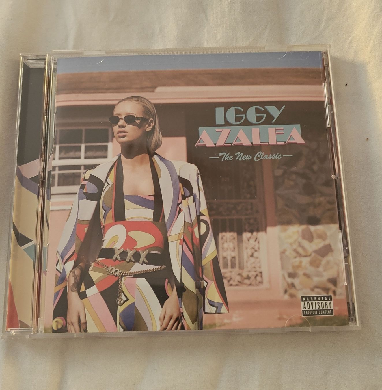 CD: Iggy Azalea - The New Classic CD - Excellent Condition – Nuovo (secondo la descrizione) da Carouge GE venduto da Andelie