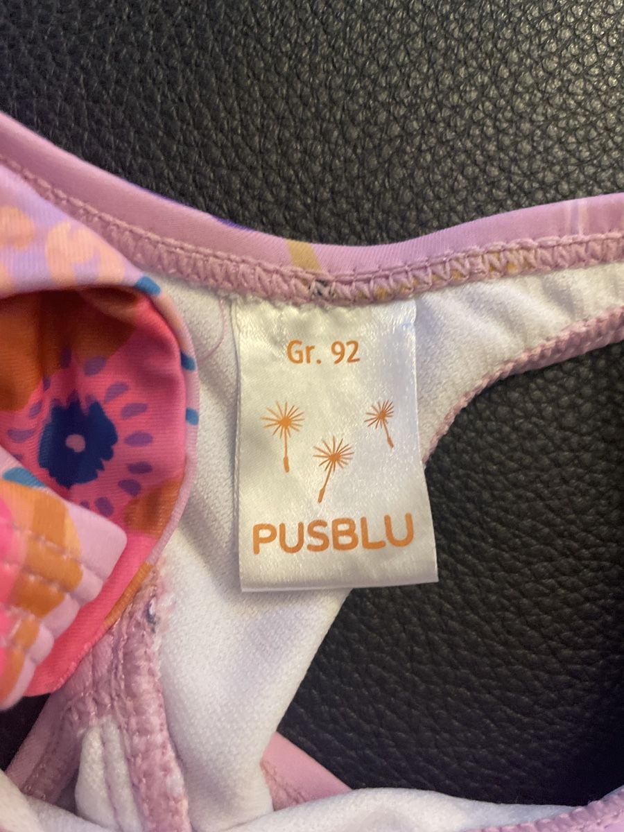 Costumi da bagno & Bikini: Pusblu Badeanzug, Gr. 92, Blumenmuster, neu – Nuovo (secondo la descrizione) da Weiningen ZH venduto da wunderkaro 2