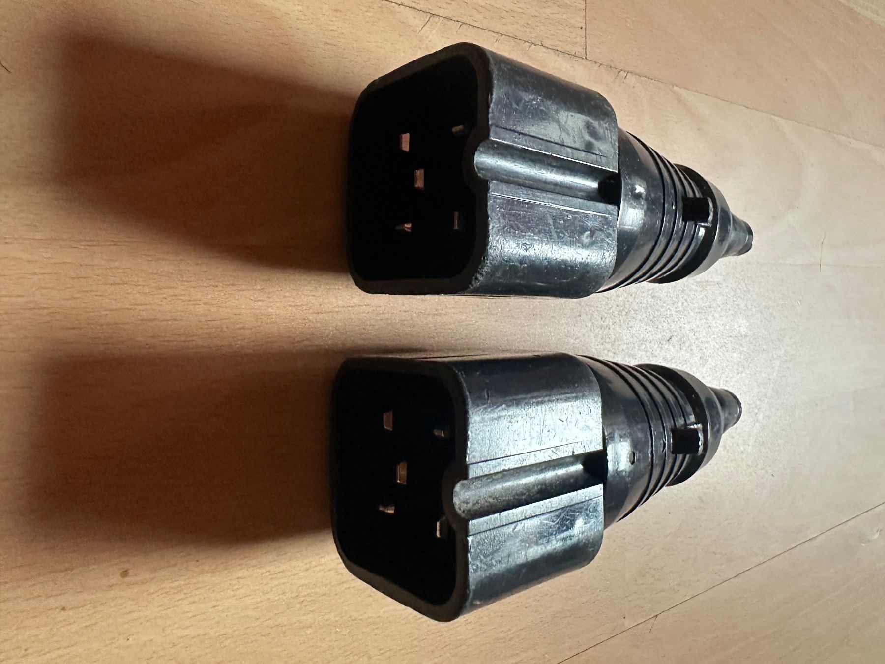 Spine: Stecker J15 5 polig  2.Stück – Usato da Huttwil venduto da Bolpa 2