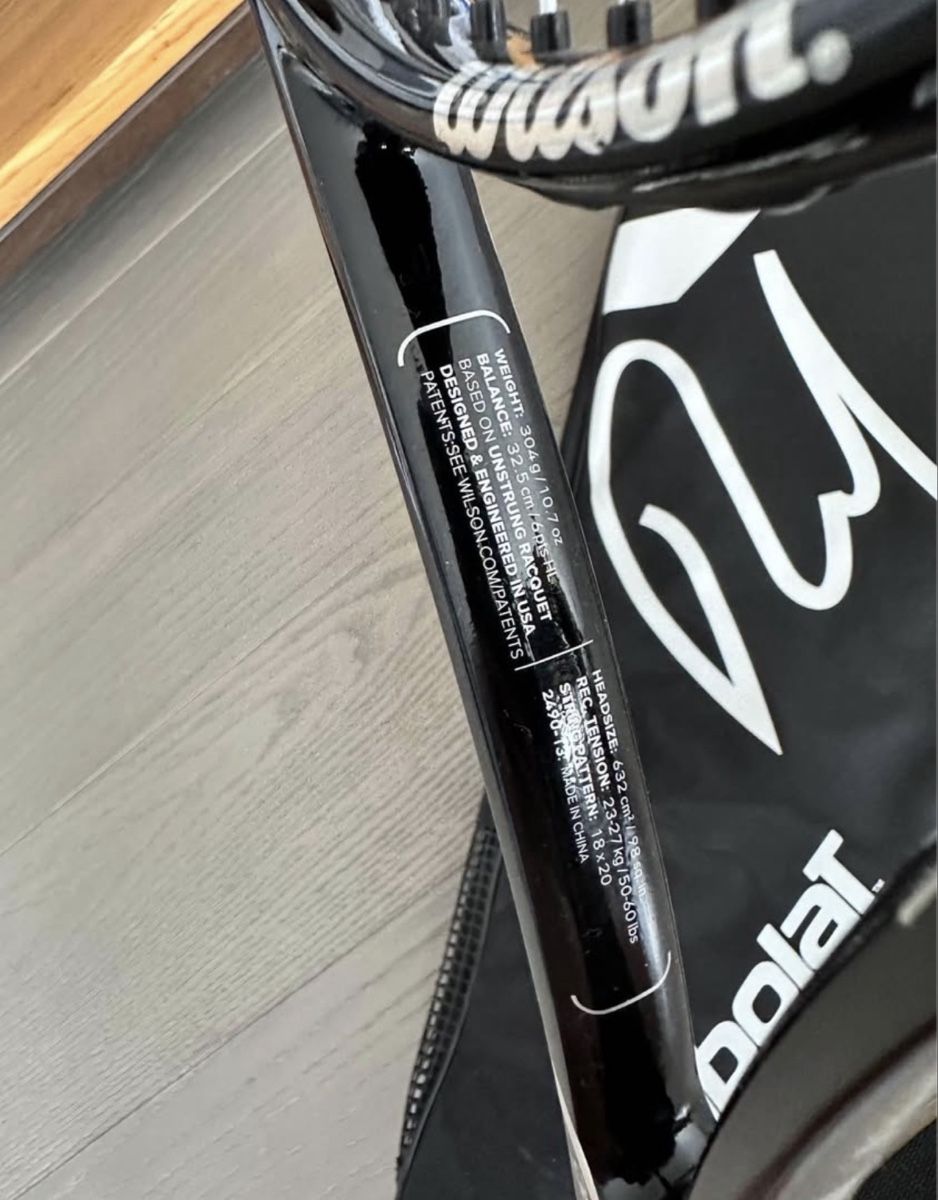 Wilson Racchette: Wilson Tennis Racket with Cover – Usato da Luins venduto da vvs_7kqr 1