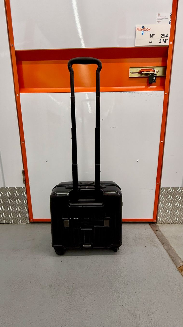 Tumi Reisekoffer: Tumi V3 Compact 4 wheel brief black – Gebraucht aus Chêne-Bourg von andrel42 1