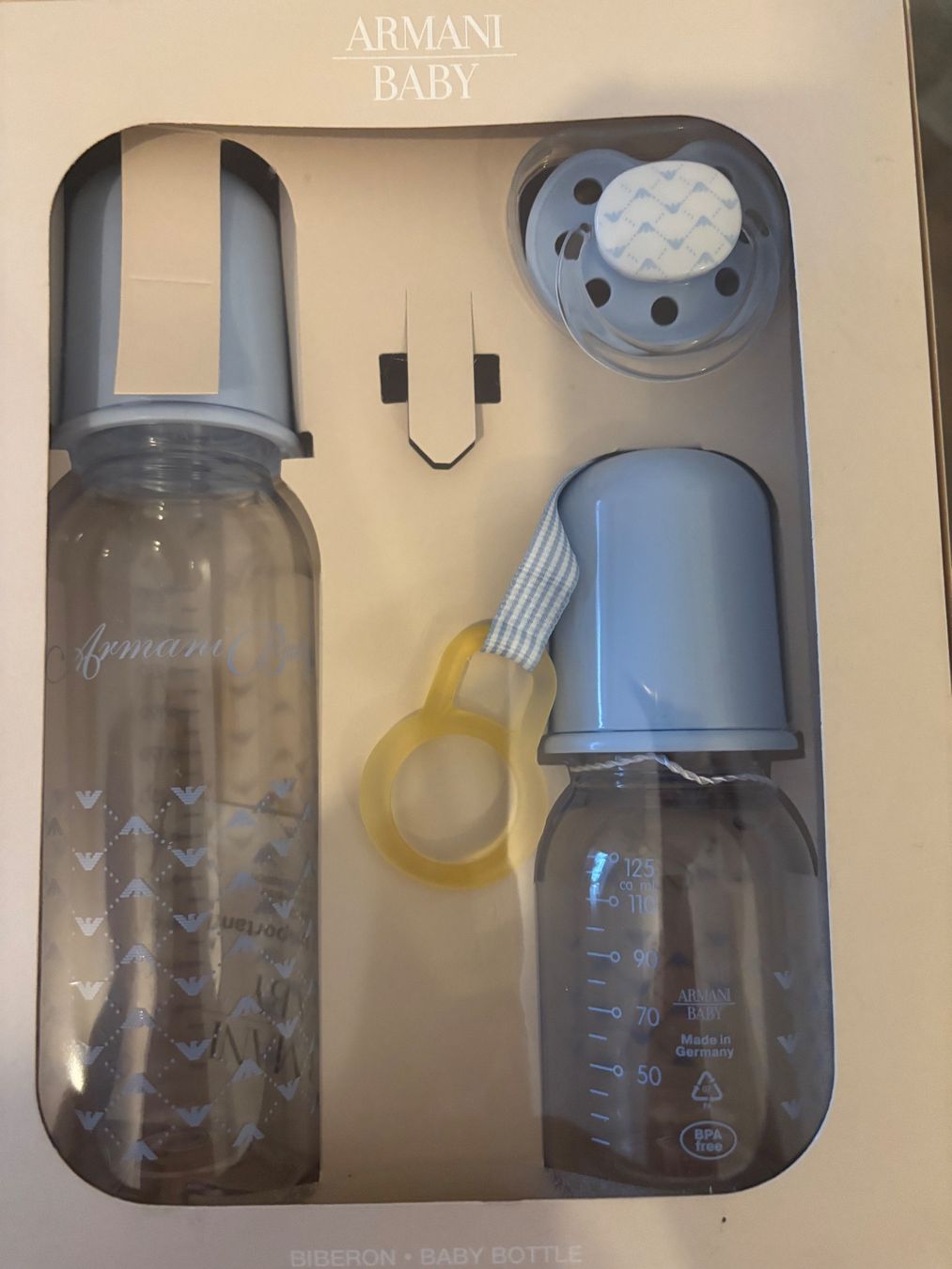 Pasti del neonato: Glasflaschen Baby Set Armani – Nuovo e nell'imballaggio originale da Bern venduto da Iuliia_novova