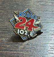 Radio 24 Pin 102.8 Sammler Retro Kult