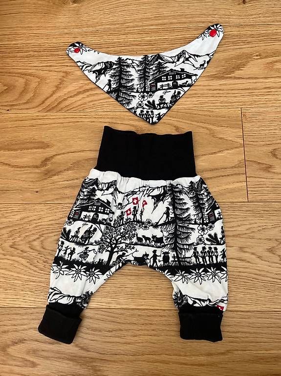 Lotti & Set di vestiti: Outfit Schweiz 56/62  – Usato da Brugg AG venduto da ohuggenberger