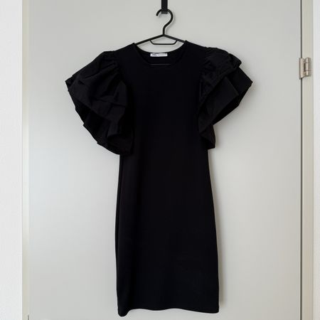 Black dress with puffed sleeves - Zara - size S