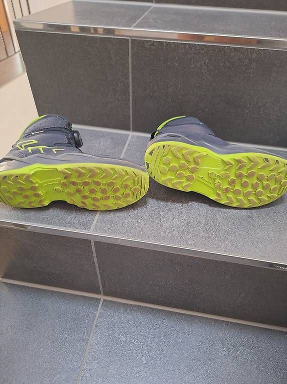 Scarpe per ragazzi: Lowa Winterschuhe Grösse 32 – Usato da Etziken venduto da v.z 2