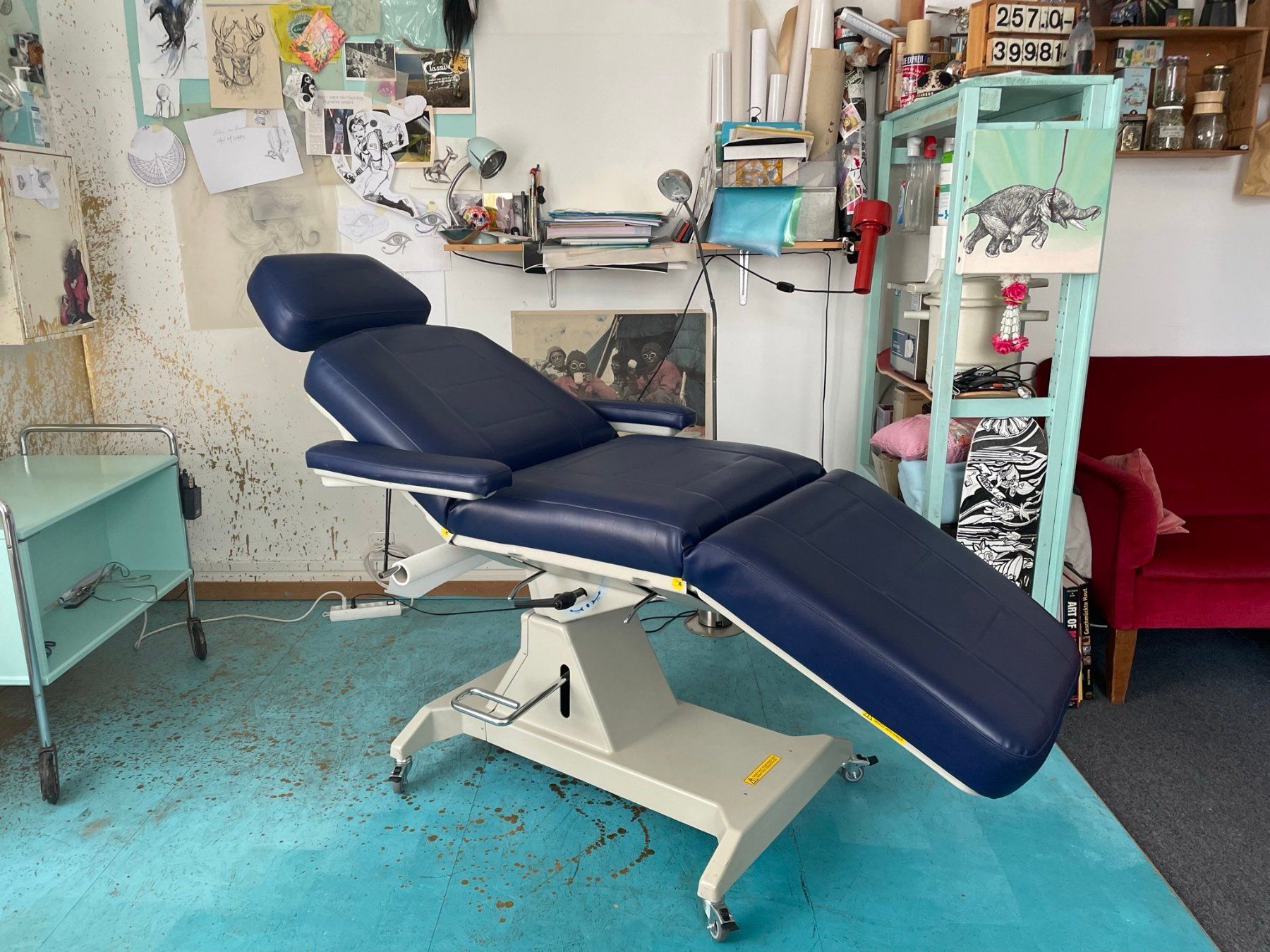 Lettini & sedie per cosmetici: Professionelle Tattoo-/Behandlungsliege Brusaferri – Usato da Oberengstringen venduto da Vintschentz 1