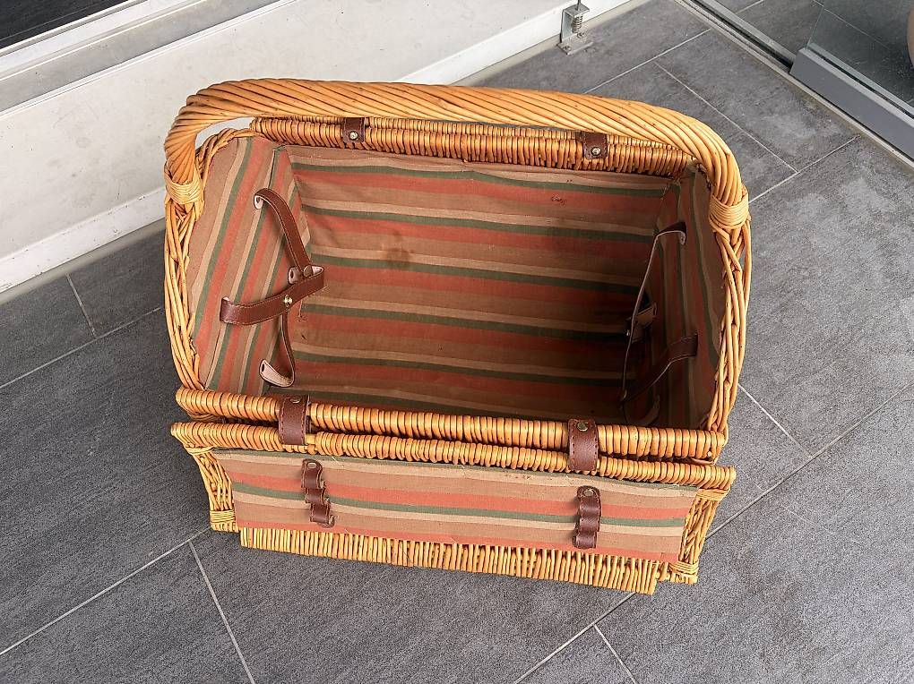 Sonstige Antiquitäten & Kunst: Pic nic basket – Gebraucht aus Cham von mtj_ts97 1