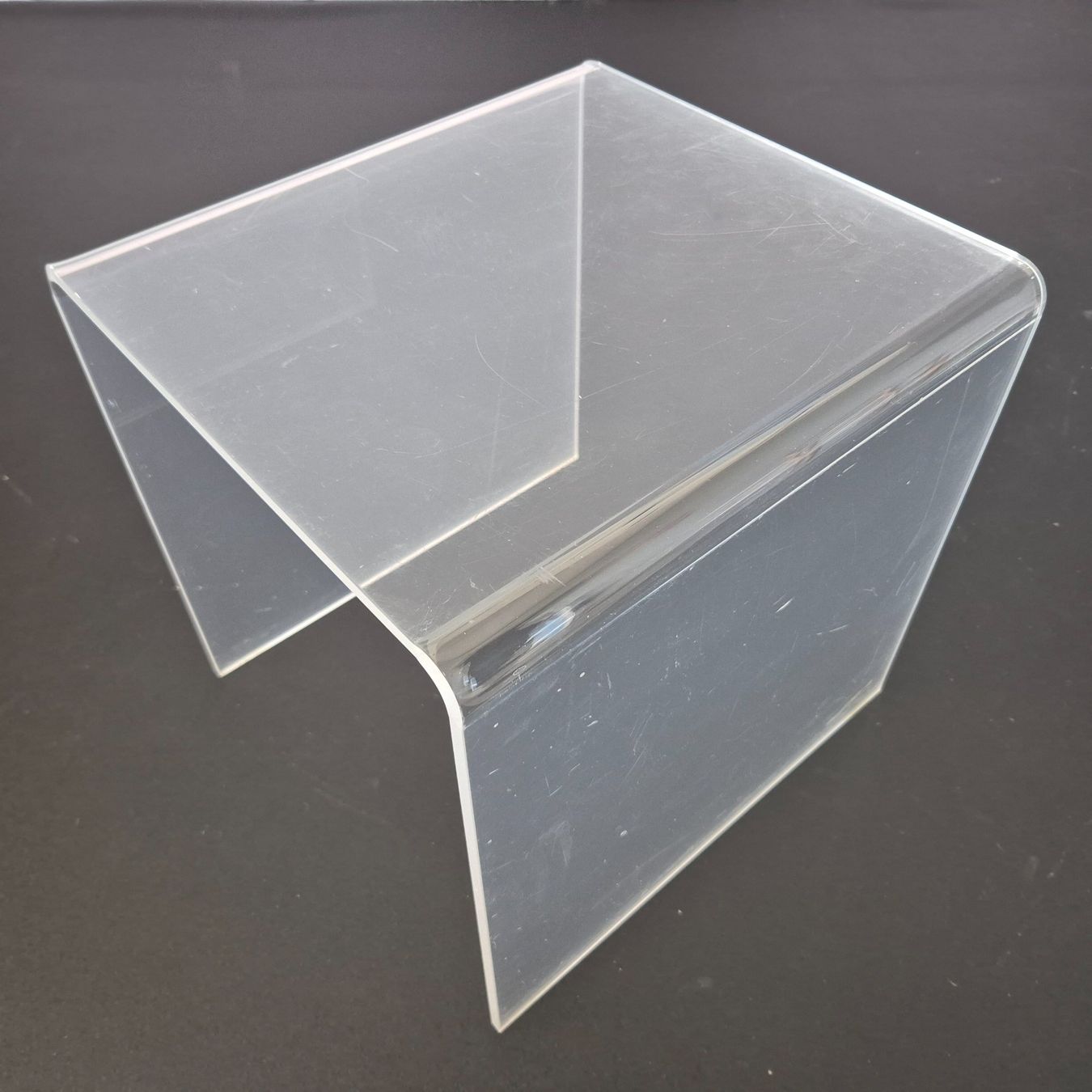 Tische: 2er Plexiglas Acryl Tisch Blumenhocker Beistelltisch Table – Gebraucht aus Nottwil von Wondewa-Shop 4