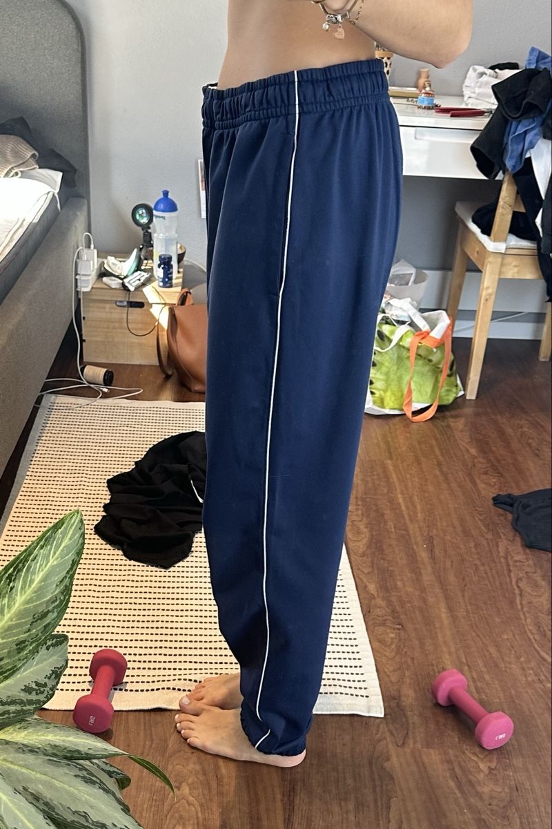 Nike Hosen: Nike Trainingshose dunkelblau – Gebraucht aus Grafstal von jes_t6s7 4