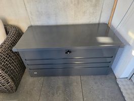 Ungebrauchte, neue Kissenbox, fertig montiert