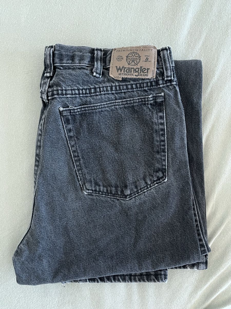 Wrangler Jeans: Jeans Wrangler anthracite – Gebraucht aus Renens VD von Leauize