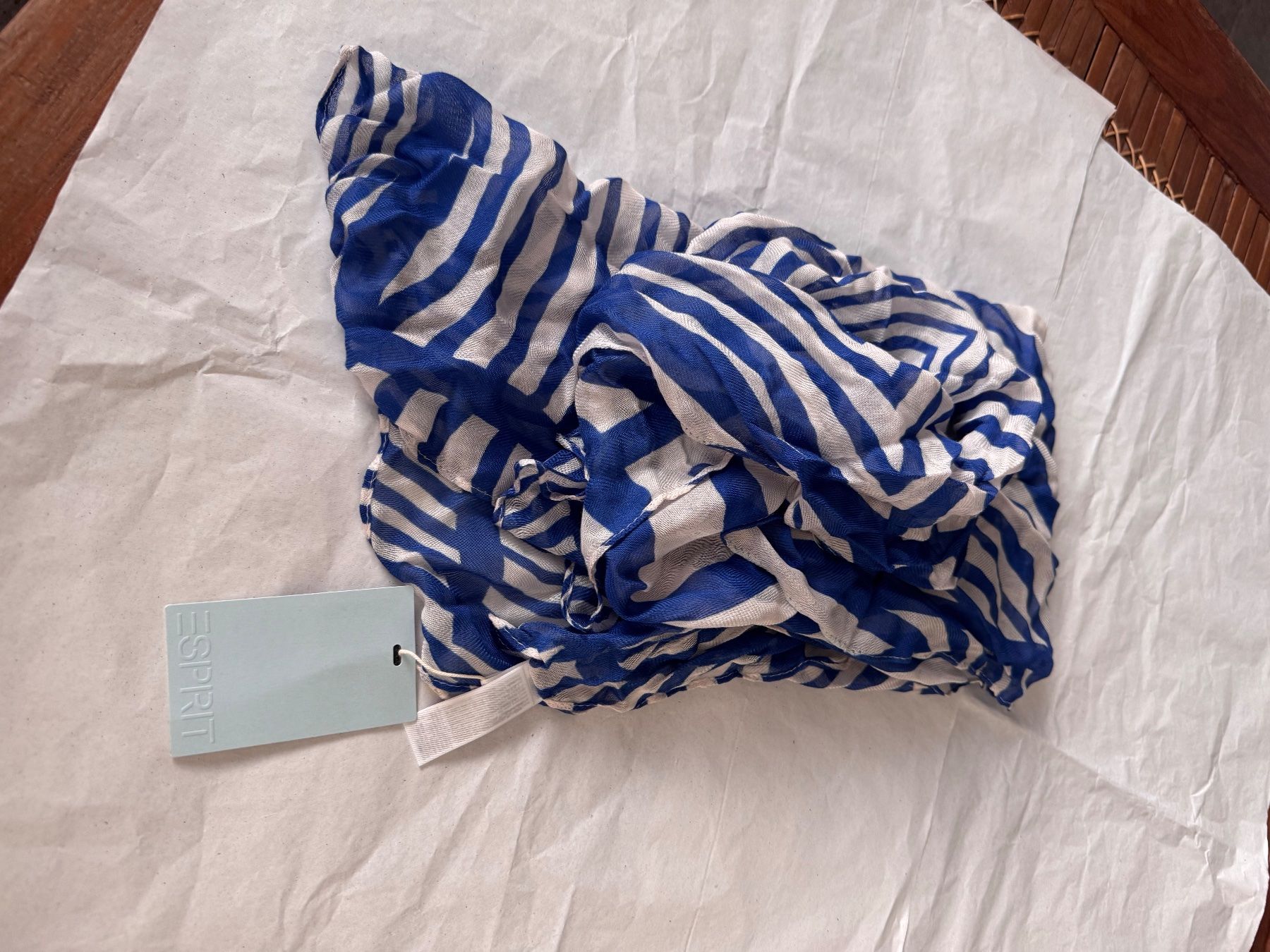 Esprit Foulard & Sciarpe: Echarpe d'été Esprit, rayures bleues et blanches – Nuovo e nell'imballaggio originale da Vuisternens-Romont venduto da gol_xp6p 2