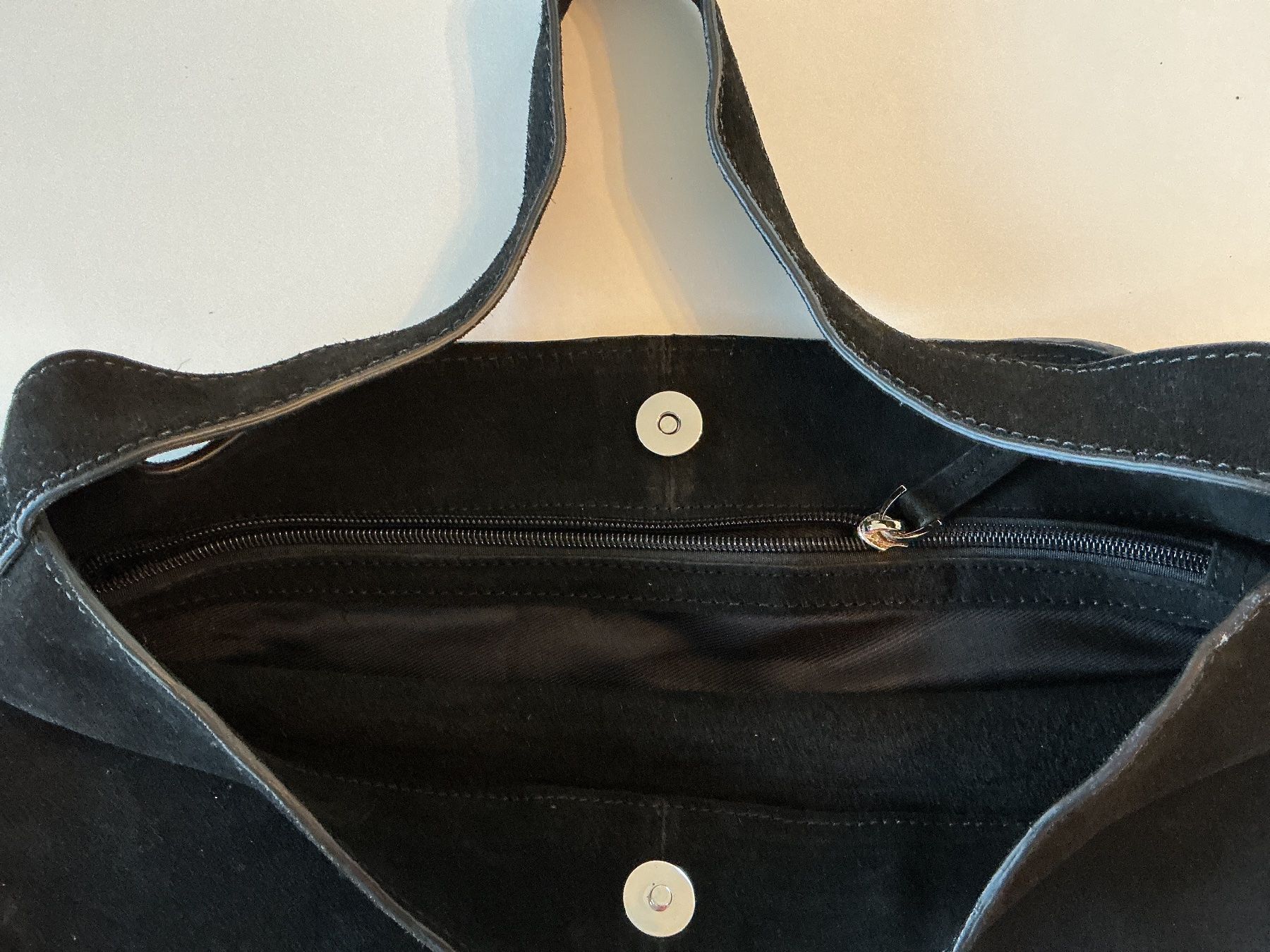 Borse da donna: Wunderschöne Wildleder-Tasche  unbenutzt – Usato da Triesen venduto da boston7 1