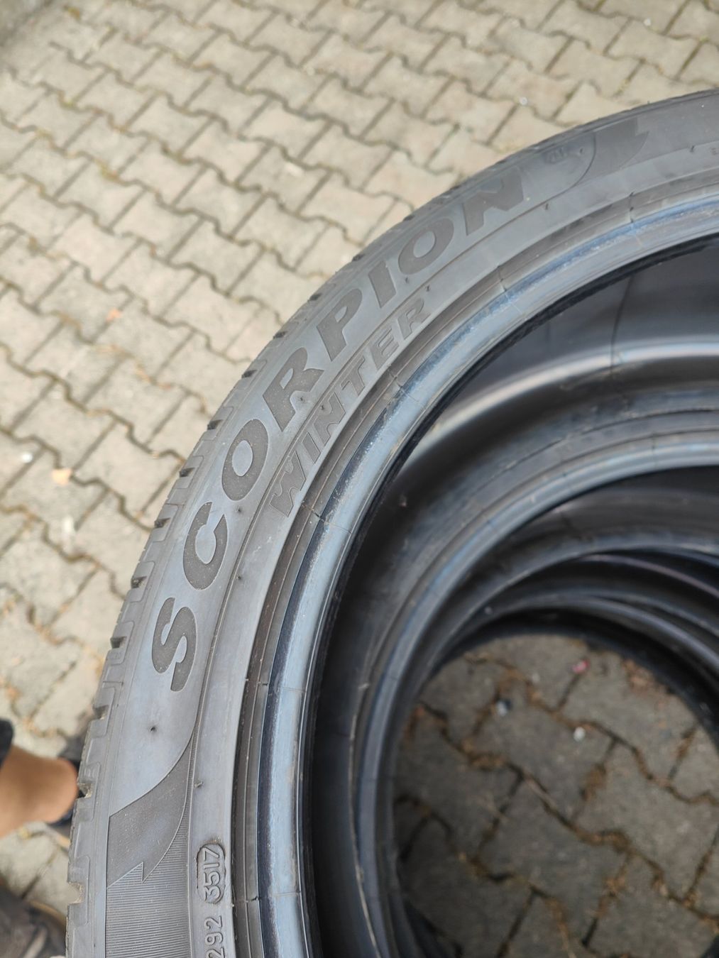Pirelli Pneumatici & Ruote complete: Winterreifen 275/40 R22 – Usato da Oberengstringen venduto da Reifen-Lagerverkauf 3