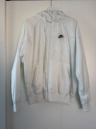 NIKE WINDBREAKER MIT KAPUZE