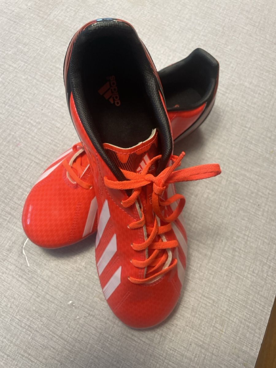 Adidas Herrenschuhe: Classic Adidas Fussballschuh – Neu (gemäss Beschreibung) aus Erstfeld von blm34