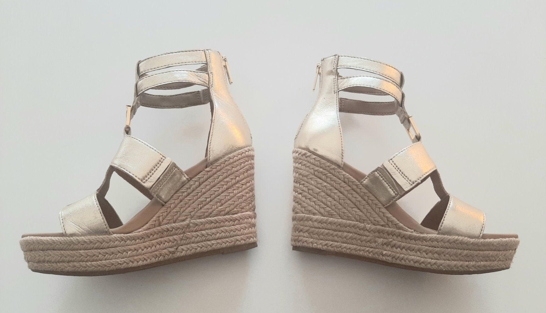 Ugg Scarpe da donna: Sandales compensées dorées Ugg 36 – Usato da Chêne-Bourg venduto da chsandra34