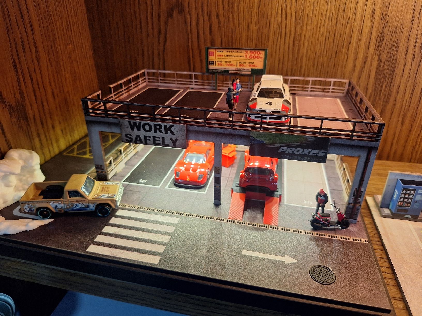 Modellini d'auto: 1:64 Autogarage mit Autos und Figuren. – Usato da Stansstad venduto da saschaz88
