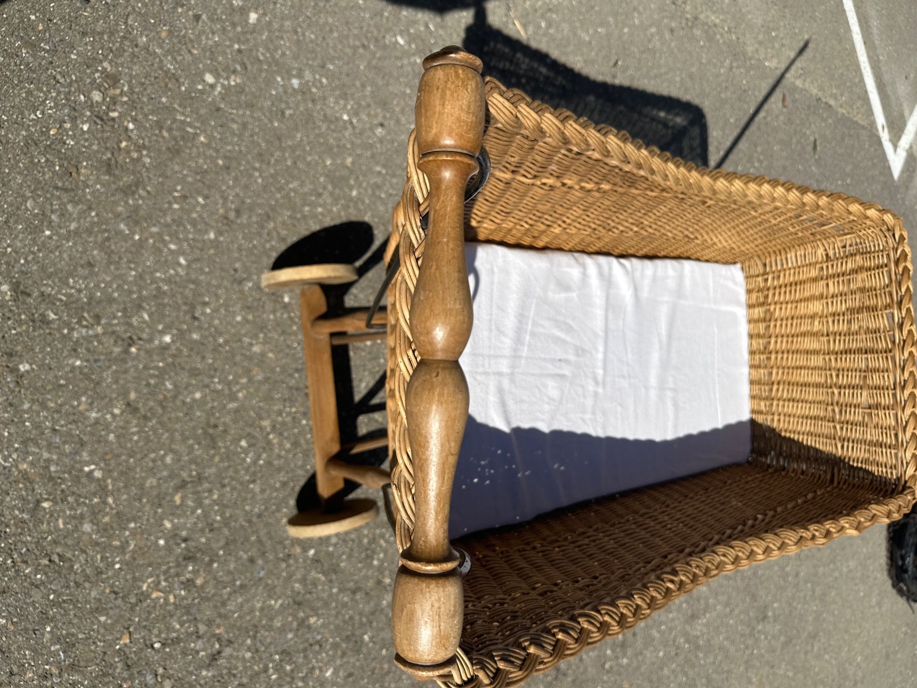 Carrozzine: Holz Kinderwagen, Weidenkorb, gebraucht – Usato da Rapperswil BE venduto da andu12 3