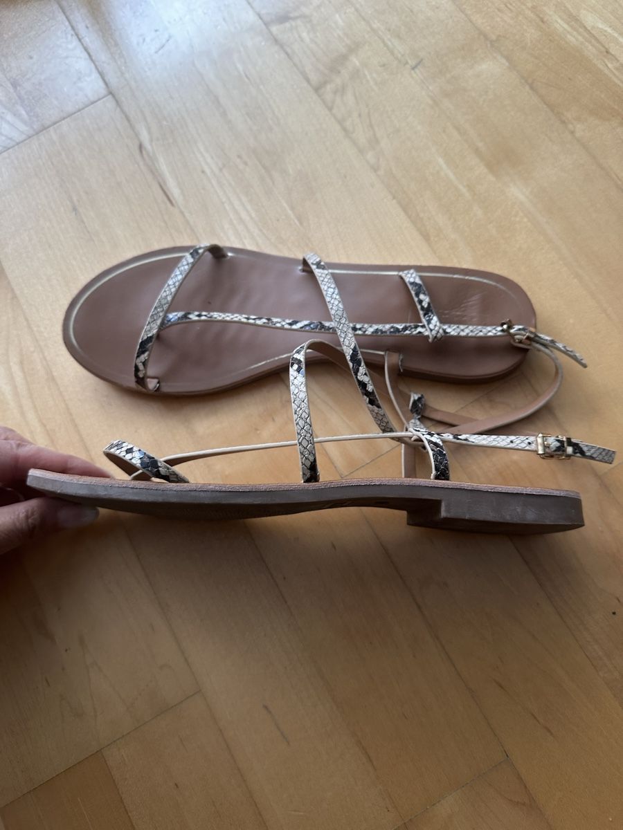 Only Scarpe da donna: Sandale flach Phytonmuster Gr. 40 von Only – Usato da Altendorf venduto da Eastwick4 3