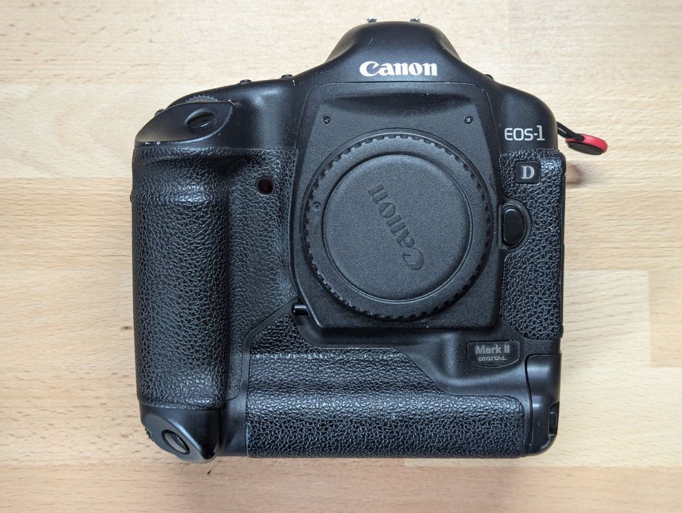 Canon EOS 1D Mark II + NCE2 Charger + NPE3 Battery + Strap Kaufen