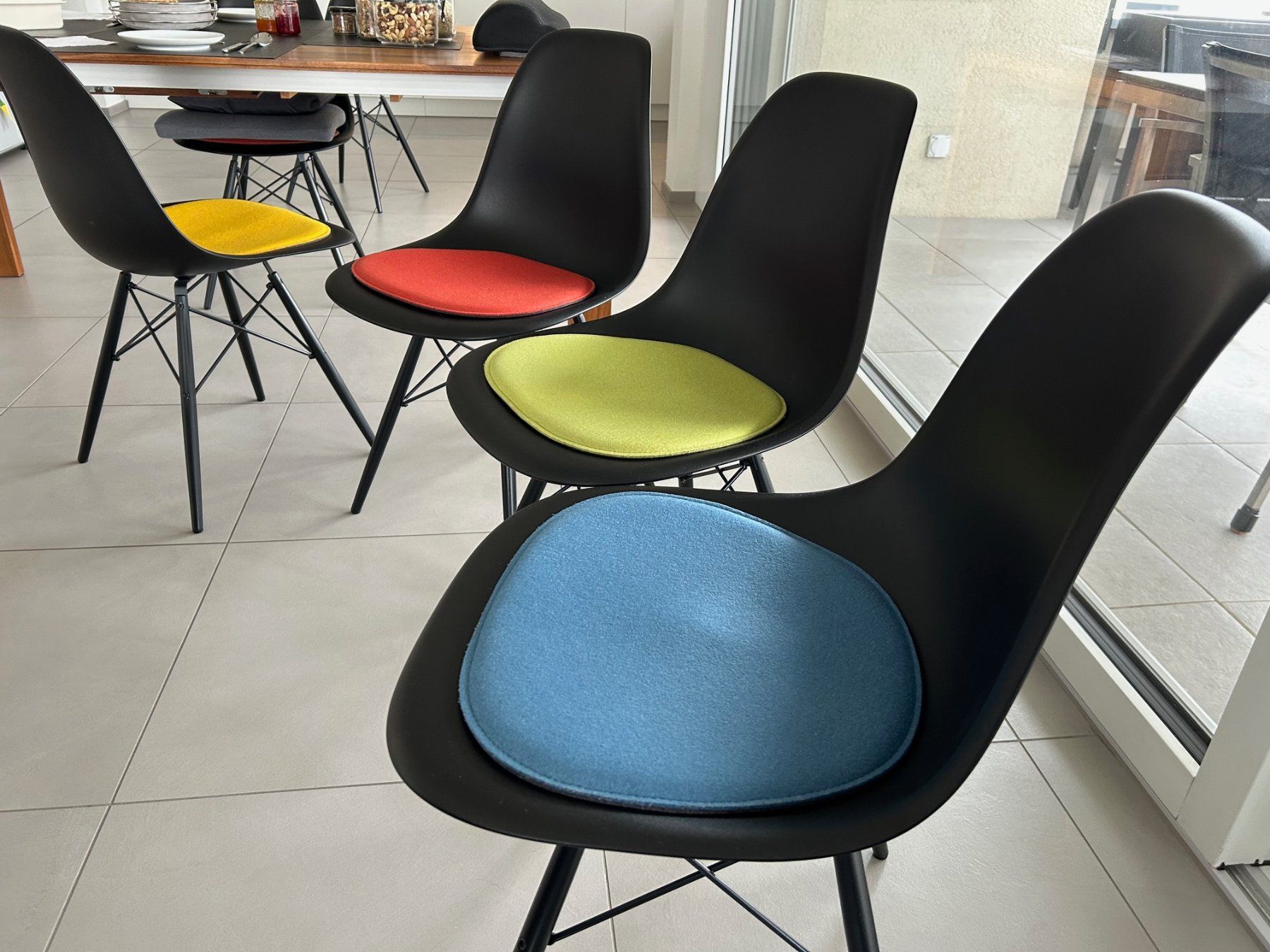 Vitra Sedie: Eames Plastic Side Chair DSW von Vitra – Usato da Pfaffhausen venduto da truempi 3
