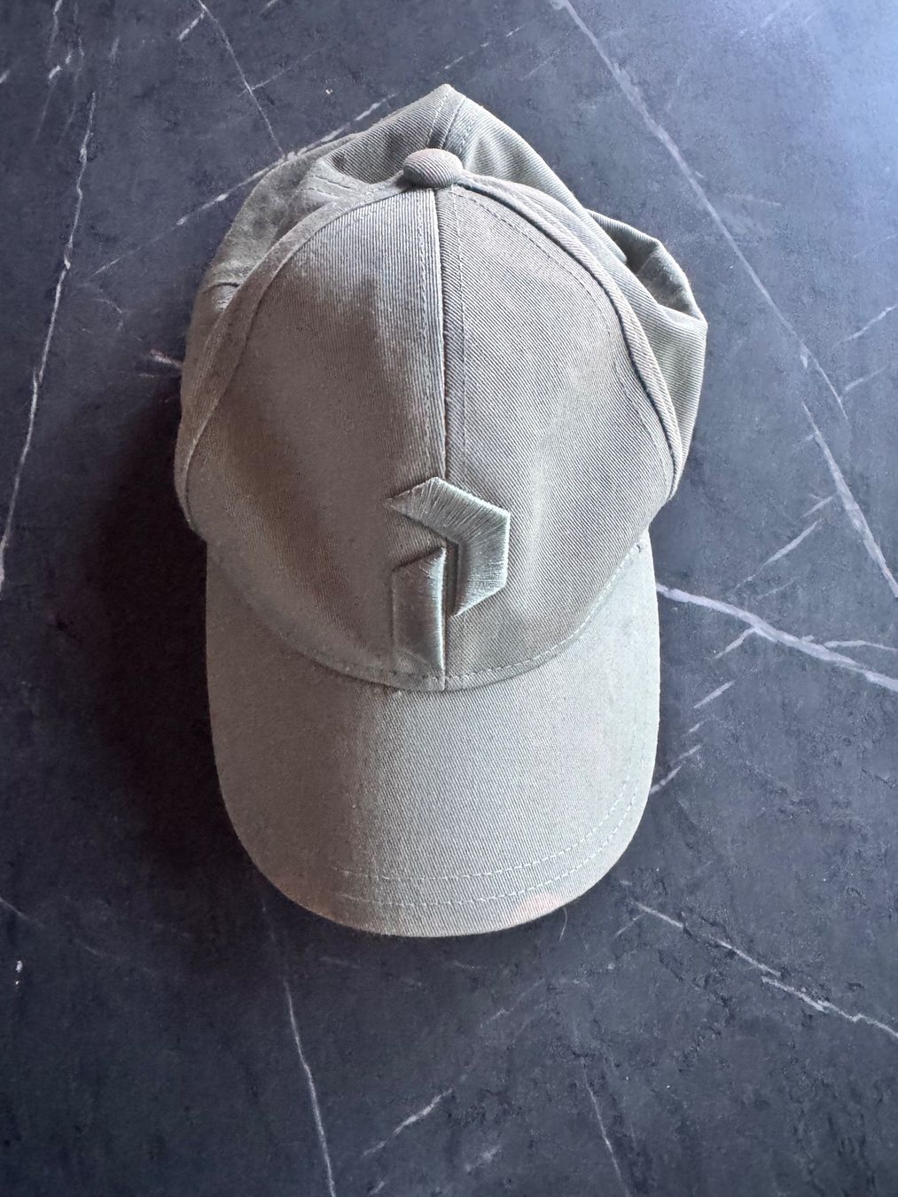 Peak Performance Hüte, Mützen & Caps: Casquette Peak Performance vert olive – Gebraucht aus St-Pierre-Clages von Norardini14.