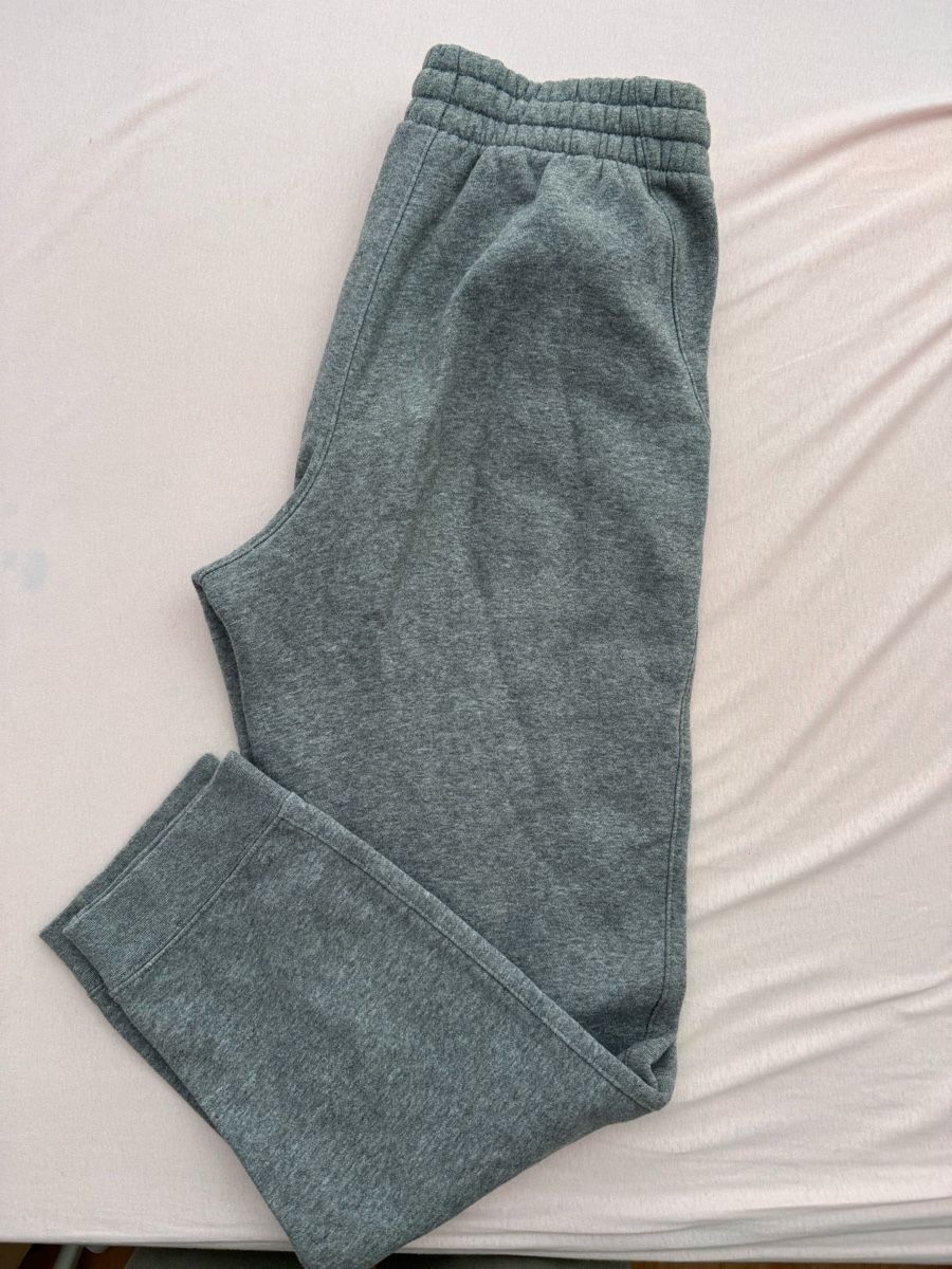 Nike Pantaloni: jogging Nike gris pour enfant  – Usato da Lausanne venduto da Michel_Ozcan 1