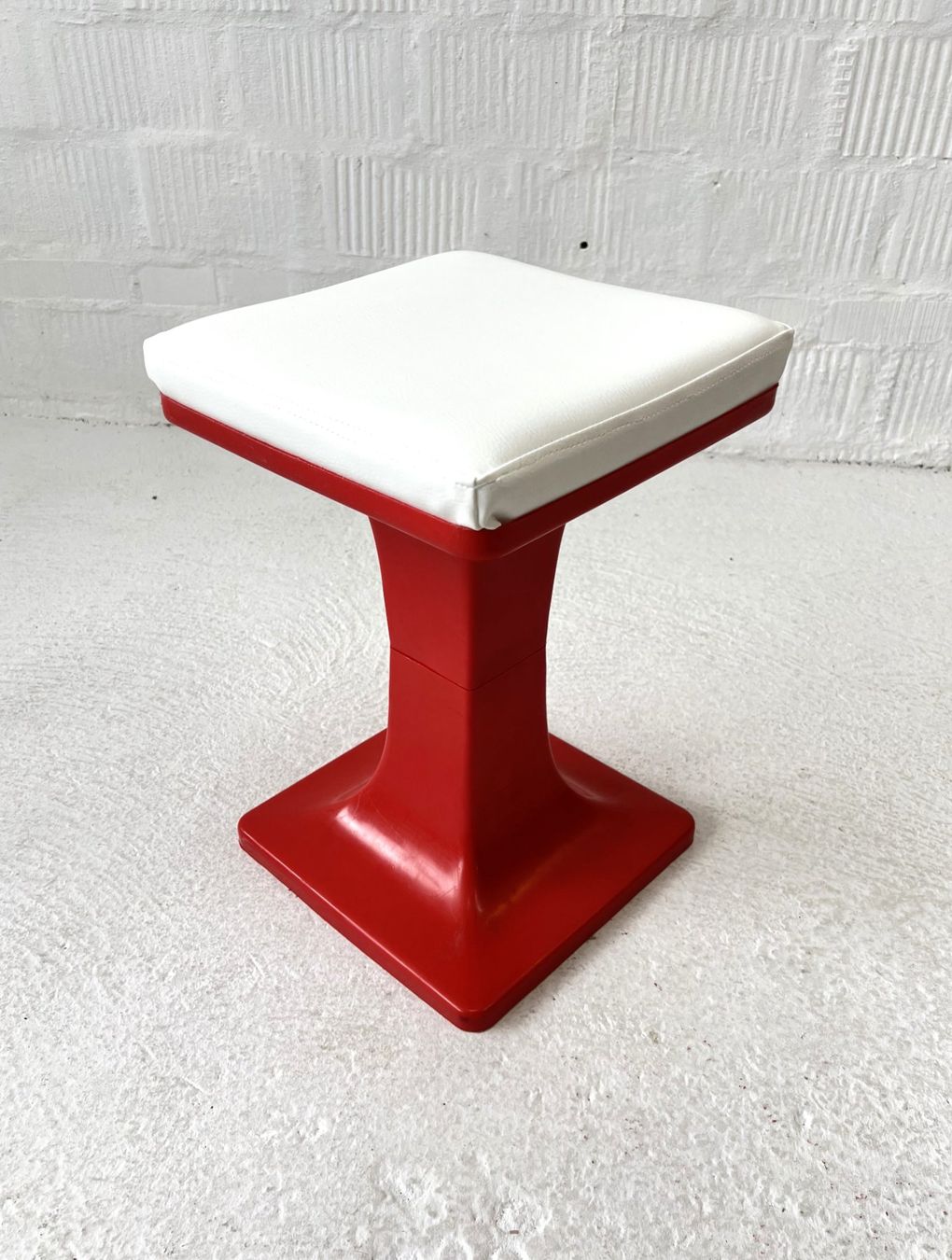 Sgabelli: Midcentury Hocker - Plastik – Usato da Walzenhausen venduto da stilvollwohnen 5