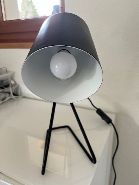 Pfister Lampen: Moderne Tischleuchte Liam von Mondilux – Gebraucht aus Oberschan von cla_qlh6 1