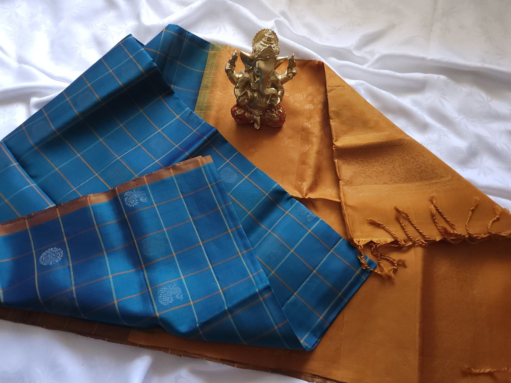 Robes: Pure soft silk saree blue and orange NEW – Neuf avec emballage d'origine à Les Acacias par minnie6 1