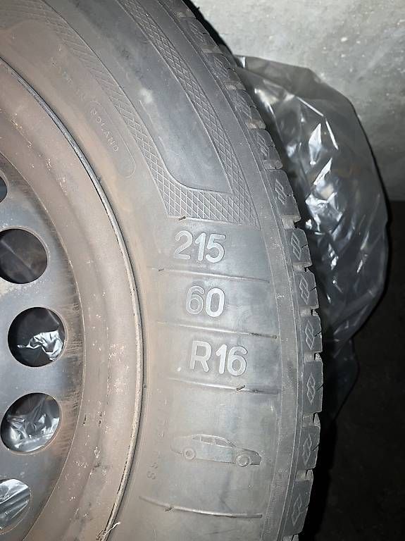 Pneus & Roues: 4 roues complètes 215/60R16 – D'occasion à Bulle par Bfm1 1