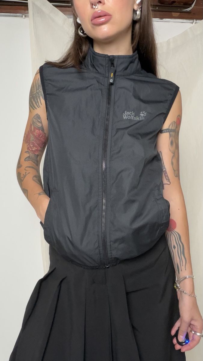 Jack Wolfskin Gilet & Giacche senza maniche: Jack Wolfskin Weste schwarz – Usato da Knonau venduto da Grapesvintage 7
