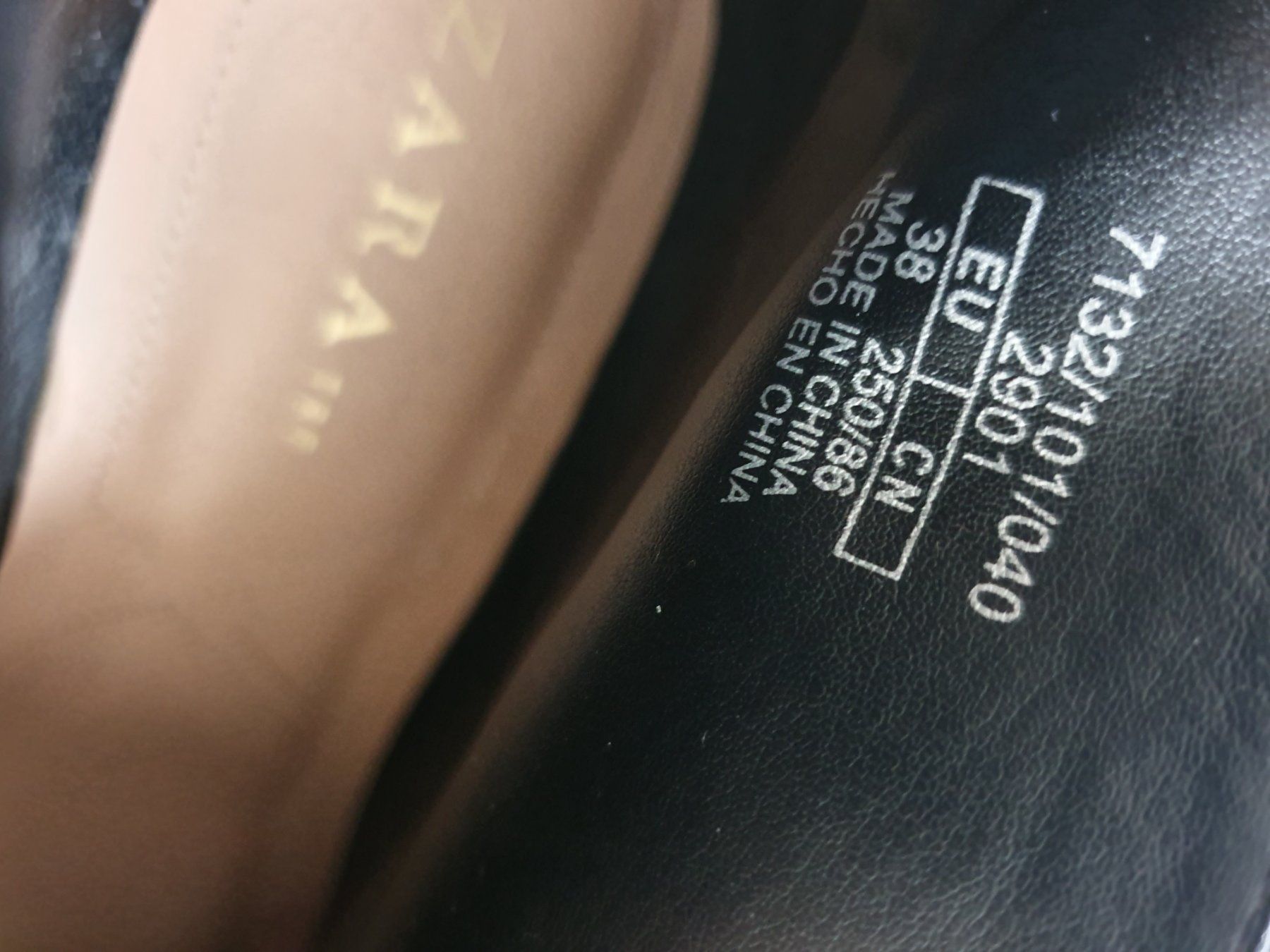 Zara Scarpe da donna: bottines Zara en daim chic élégant – Nuovo (secondo la descrizione) da Cheseaux sur Lausanne venduto da pan_skd5 4