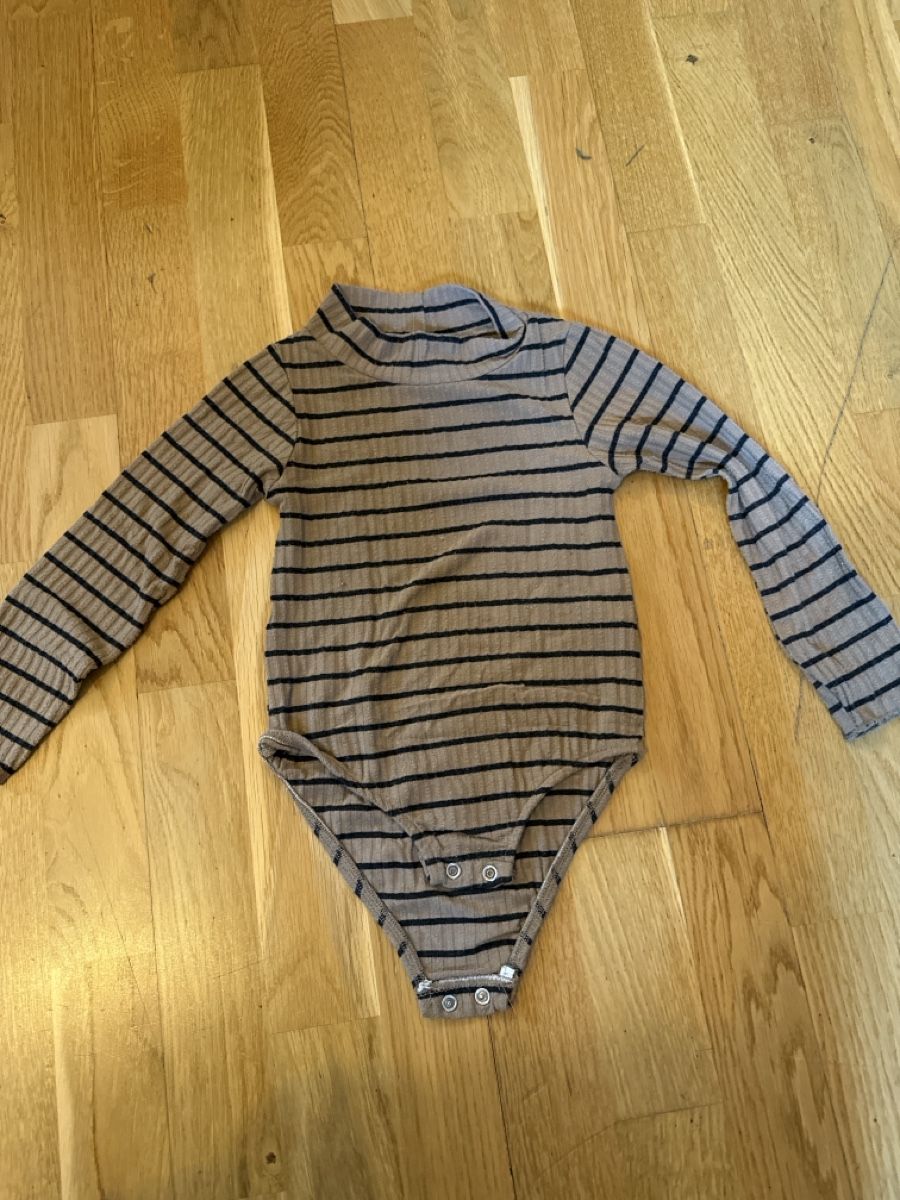 Lotti di vestiti: 2er Set Bodys Gr. 104, Langarm – Usato da Ottikon venduto da Domito 1