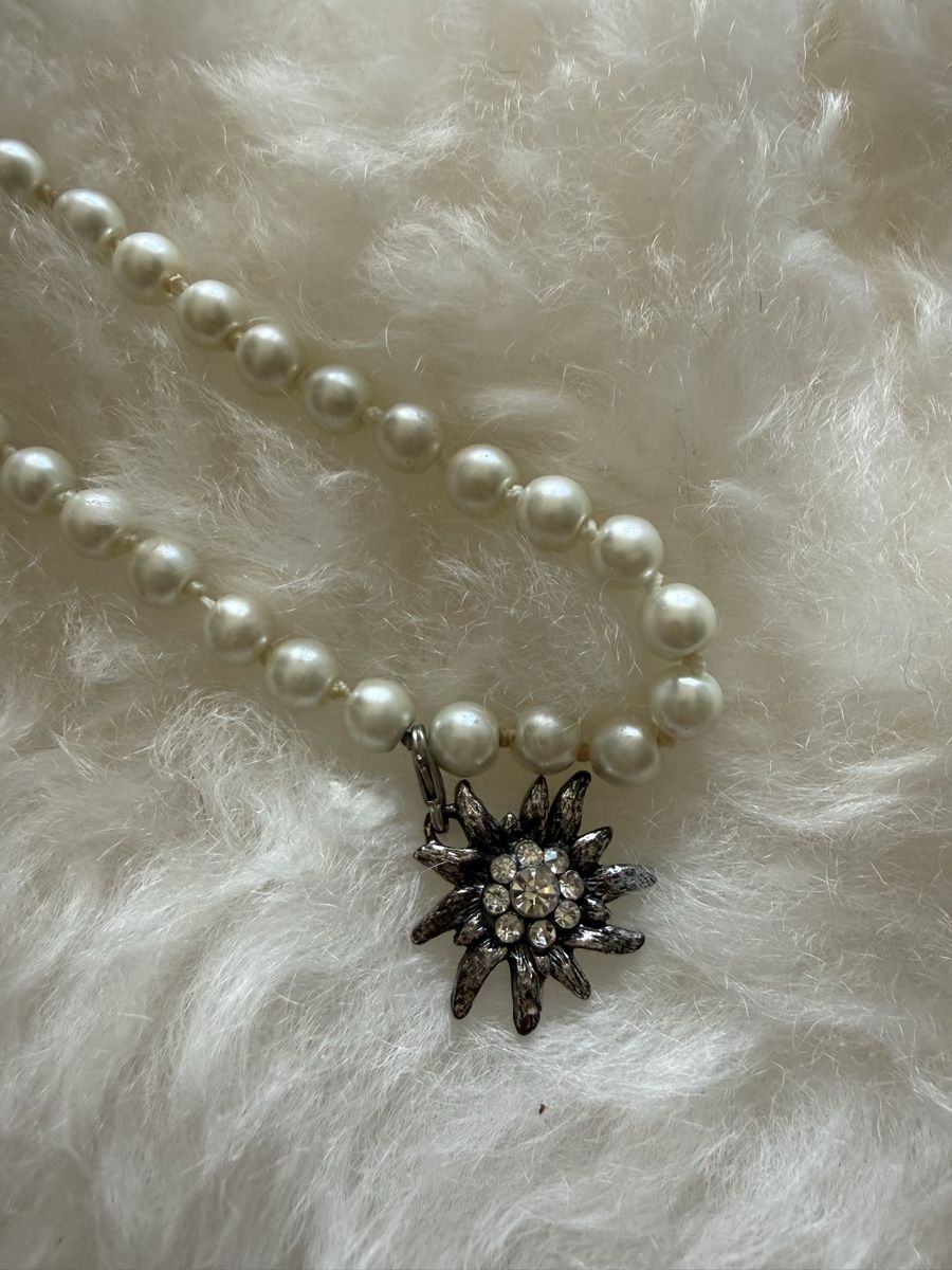 Catenine: Dirndl Kette / Perlenkette / Edelweiss – Usato da Olten venduto da ale_nb2x