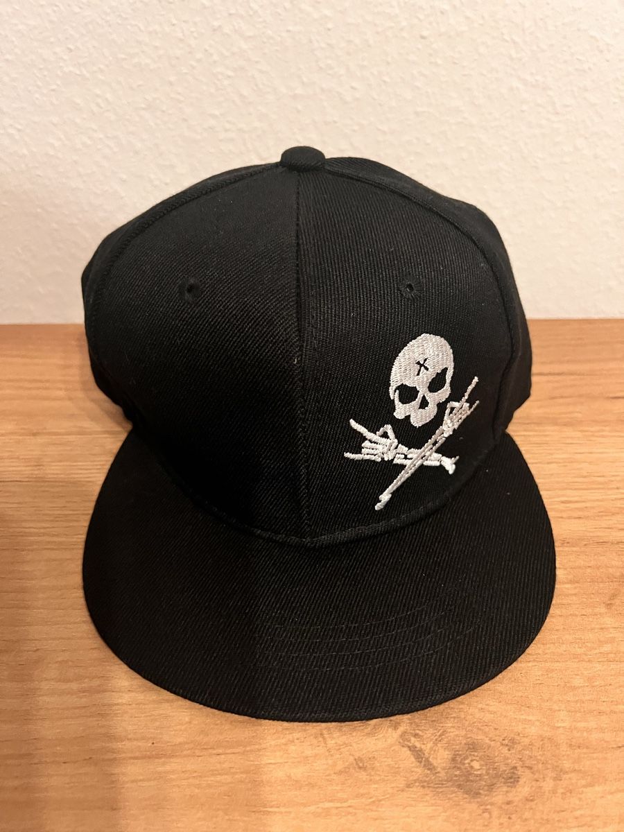 Copricapi, berretti & cappellini: Cap mit Totenkopf – Nuovo e nell'imballaggio originale da Flumenthal venduto da 19Frei.Wild93
