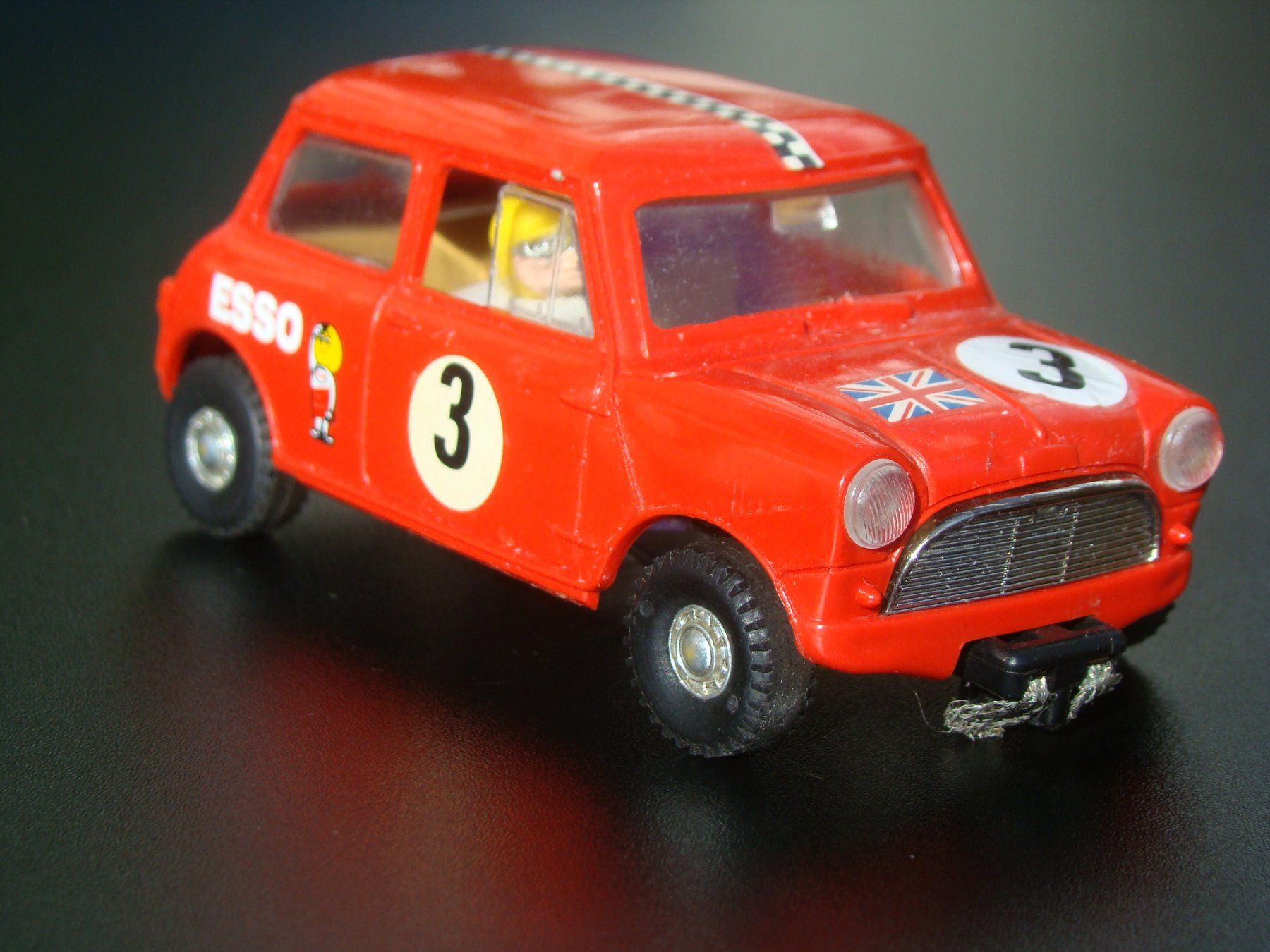 Piste: Scalextric Mini Cooper rot Frontantrieb selten 60er – Usato da Walzenhausen venduto da Vanquish711 8