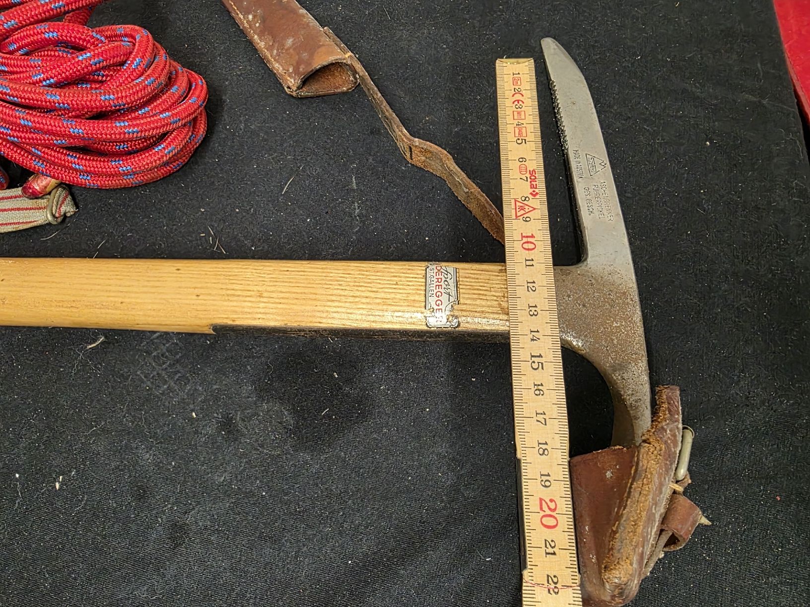 Attrezzatura da arrampicata: Aschenbrenner Eispickel Stuba mit Seil gebrauchter Zustand – Usato da Degersheim venduto da Antiko 5