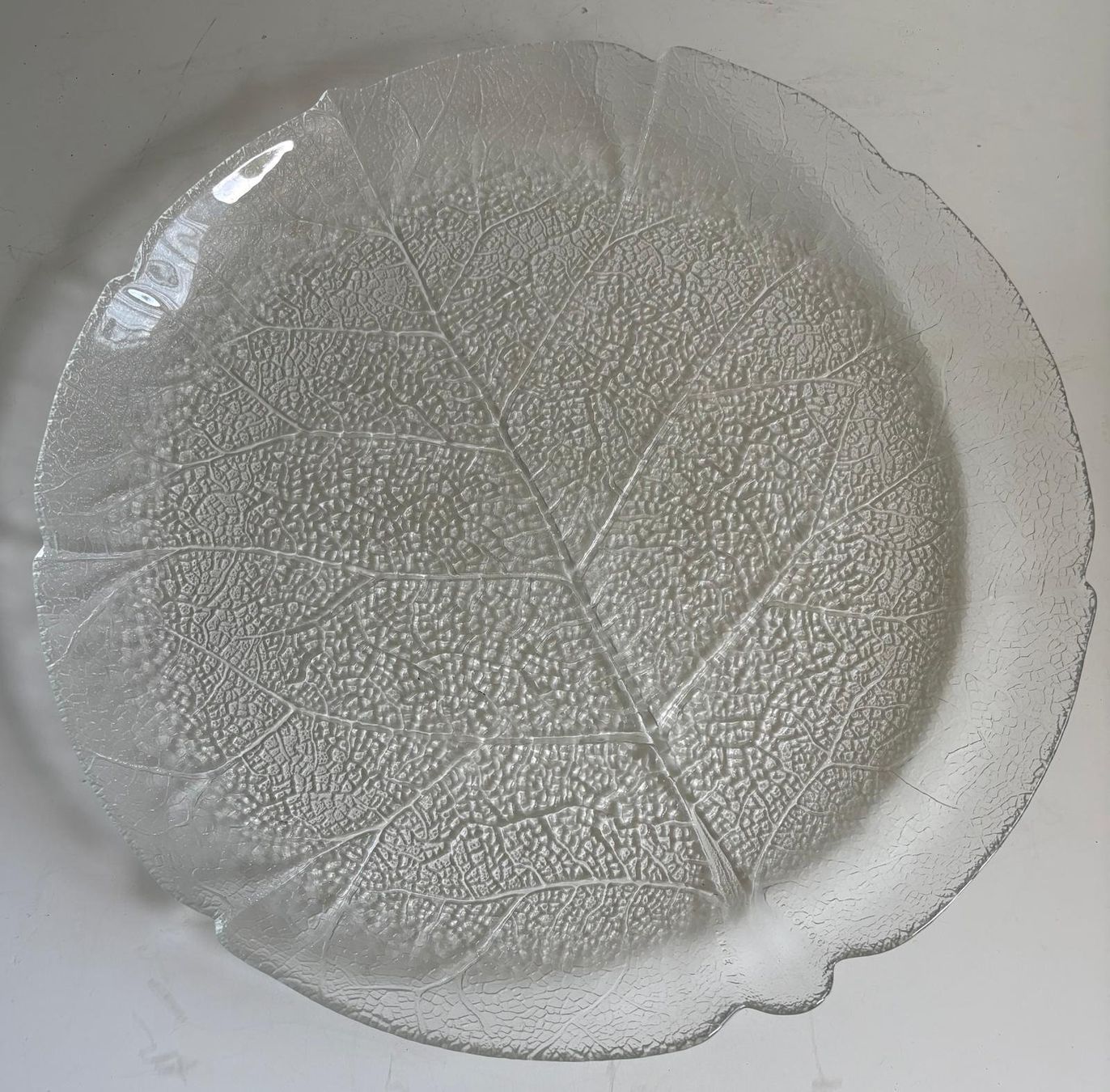 Servierplatten: 2 Servierplatten Arcoroc Aspen Blattmotiv Glas Servierteller – Gebraucht aus Zürich von Pam-Creation 2
