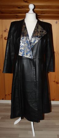 Eleganter Ledermantel schwarz mit blauem Futter  Gr. 42  NEU