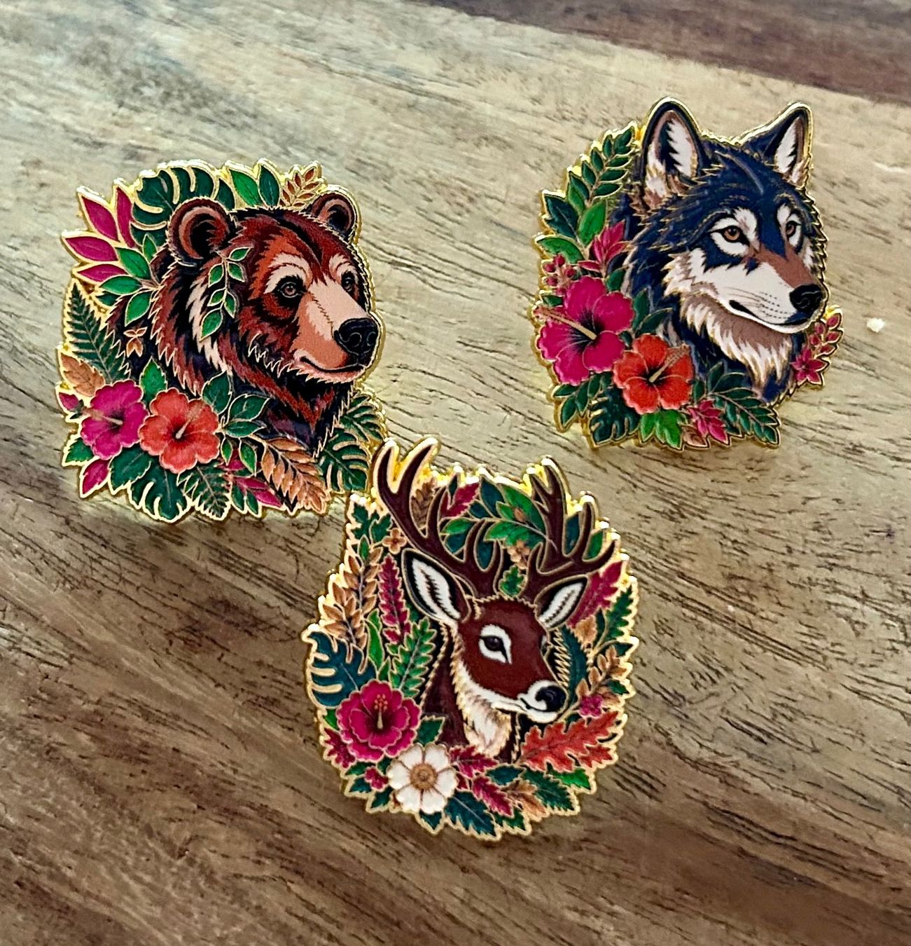 Plaketten & Abzeichen: Set 3x Bär, Wolf, Hirsch – Neu und originalverpackt aus Geneve von vane267