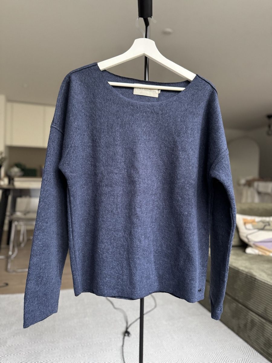Calvin Klein Pulls & Sweat-shirts: Calvin Klein navy blue wool sweater – Neuf (Voir description) à Zürich par ari_cr2f