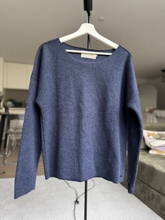 Calvin Klein navy blue wool sweater