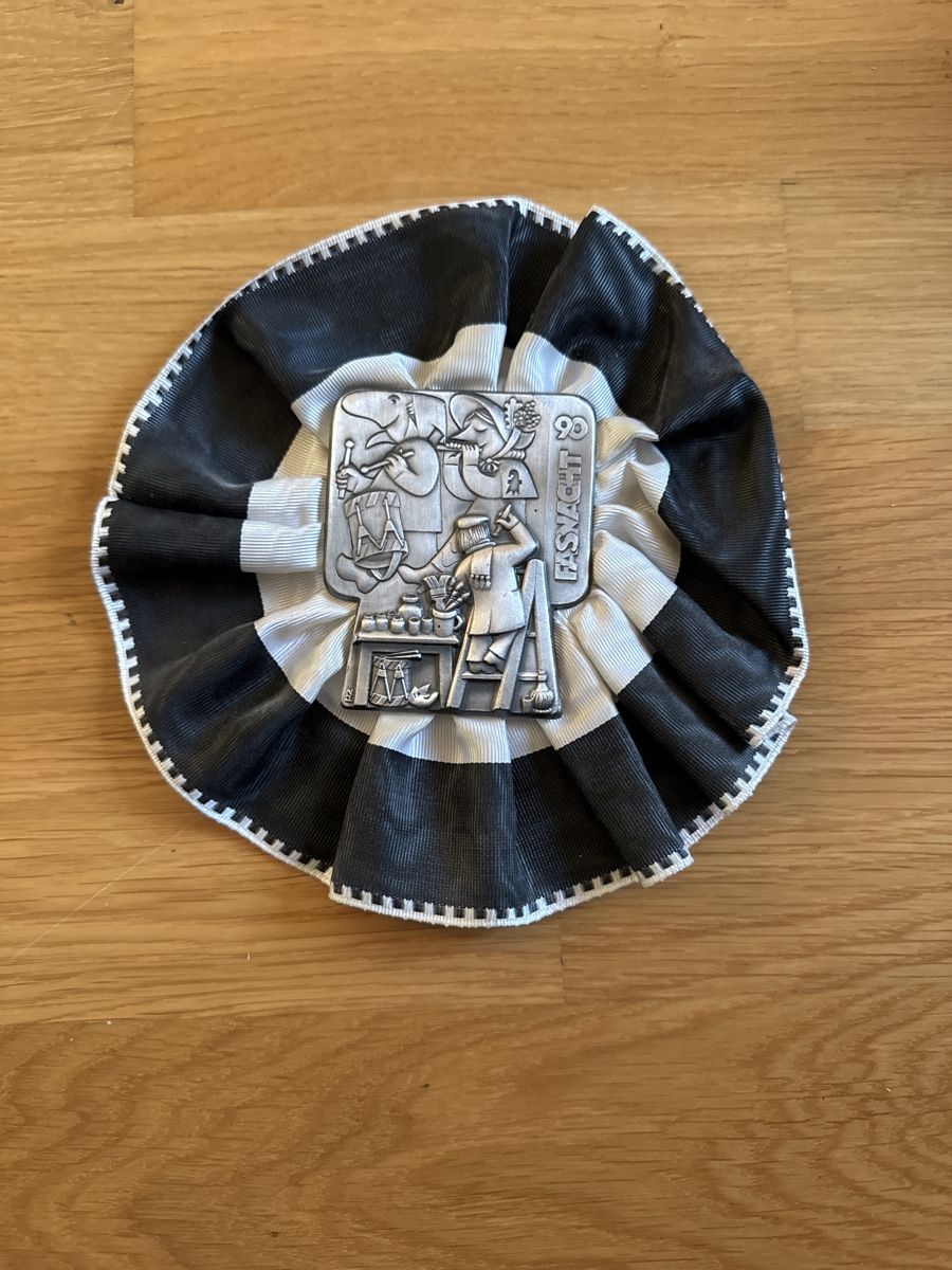Placchette & Badge: Basler Zugblaggedde 1990 – Usato da Basel venduto da Tizi.L