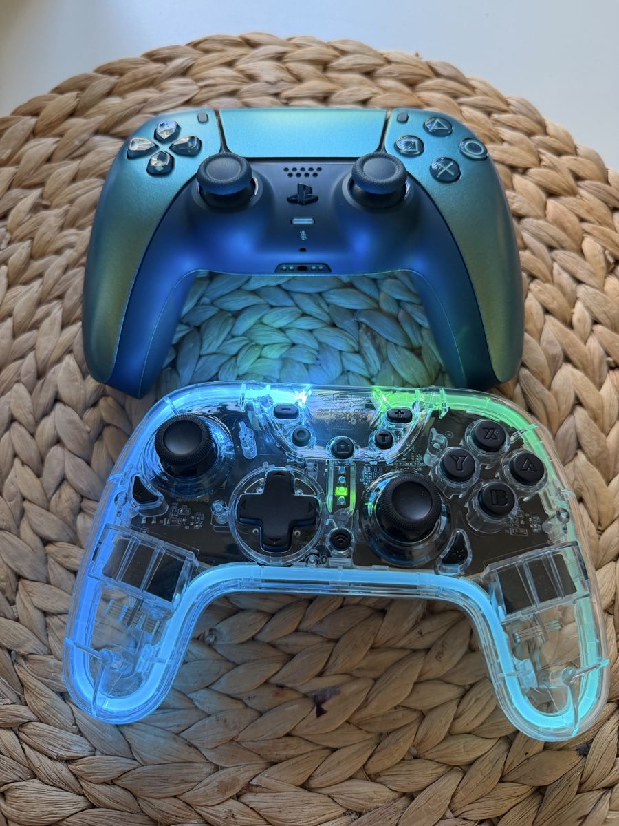 Systèmes de contrôle: Two Controllers, PS5 original and one custom, clear shell – Neuf (Voir description) à Genève par aki_xbk9 3