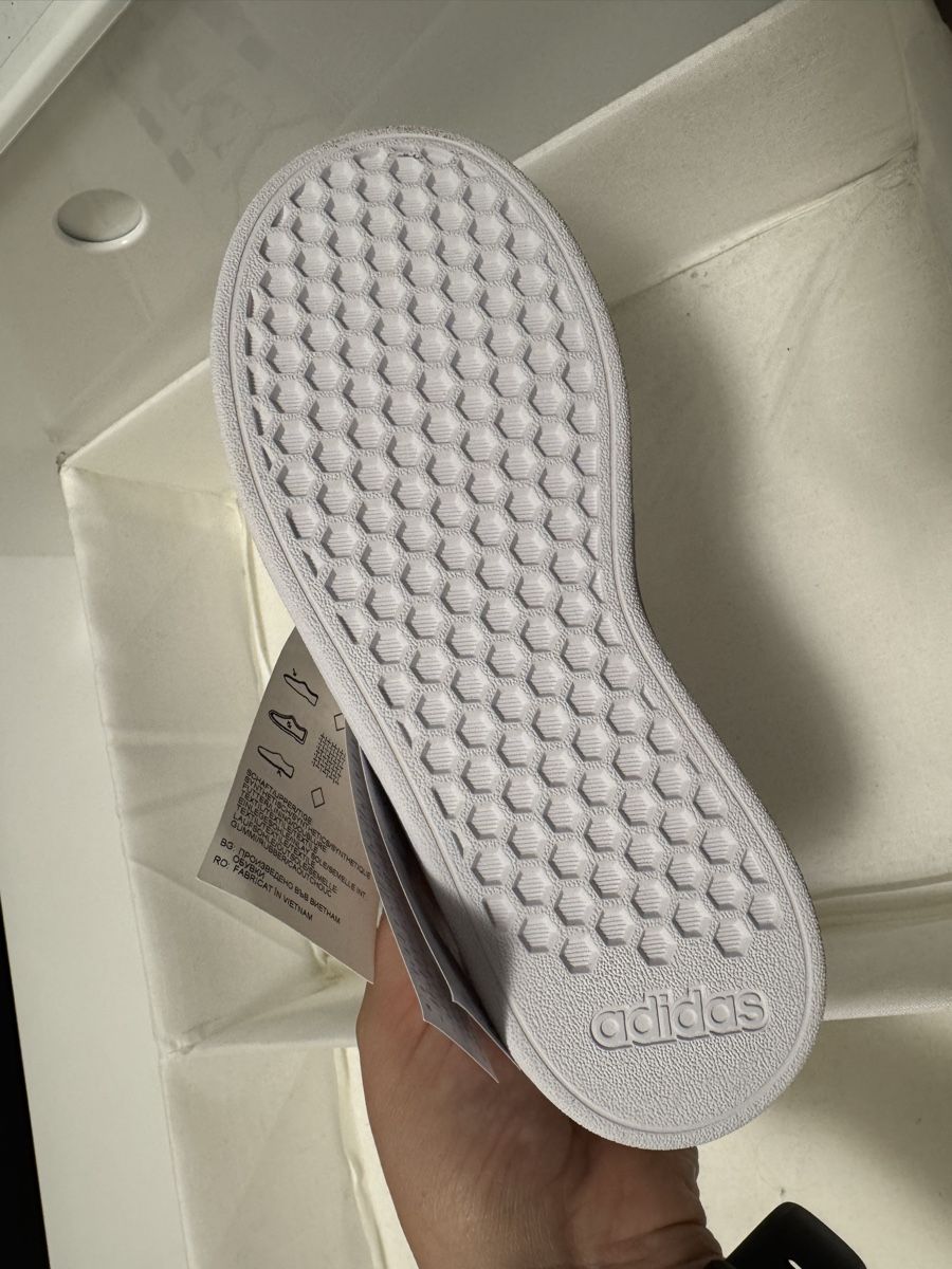 Adidas Scarpe per ragazzi: Chaussures enfant – Nuovo (secondo la descrizione) da Schönenwerd venduto da Luparveen 1