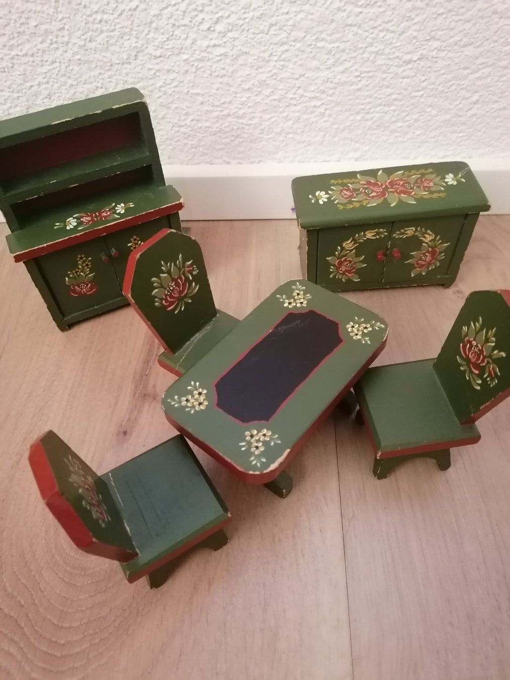 Puppenhäuser & -möbel: Handbemalte Puppenmöbel – Gebraucht aus Krauchthal von Nati_H